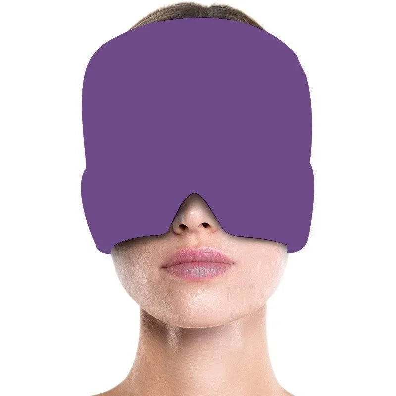 Gorro de gel terapéutico color lila - mujer usando el gorro como antifaz para relajación y bienestar